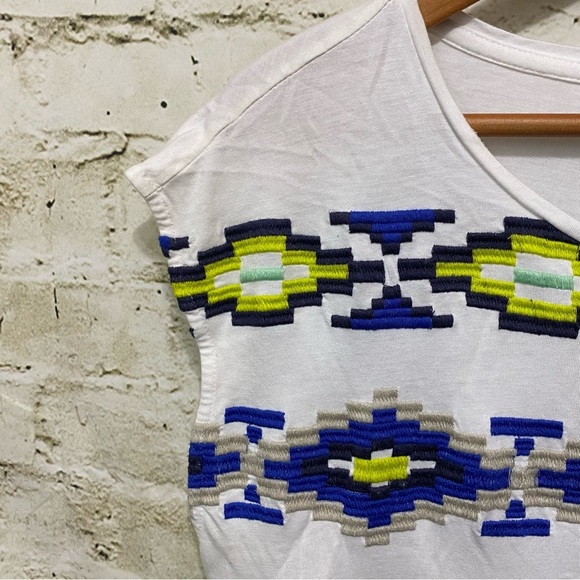 Crown & Ivy White Blue Green Aztec Embroidered Sleeveless Top - Picture 2 of 5